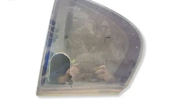 BMW 5 E60 E61 Rear vent window glass AS2