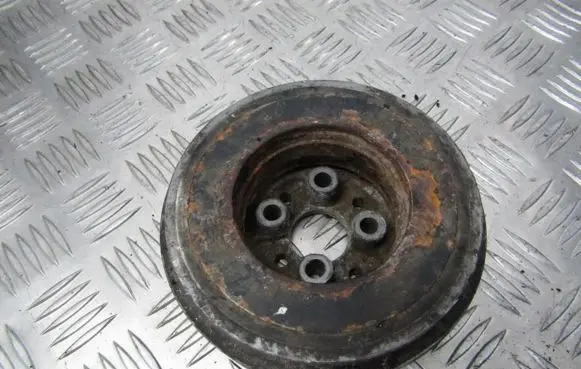 Volkswagen Golf IV Crankshaft pulley 038105243