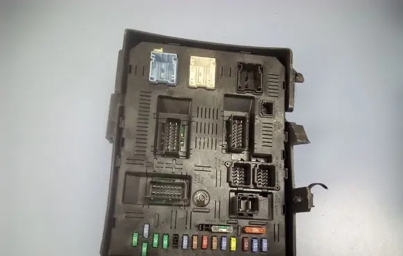 Peugeot 307 Comfort/convenience module 9661940180 BSI204H02