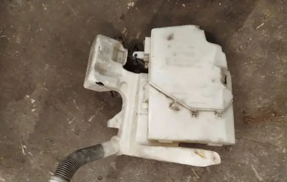 Ford Mondeo MK IV Windshield washer fluid reservoir/tank 6G9112A659AA 6M2113K163 7S7117B613