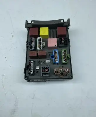 Renault Espace - Grand espace IV Fuse module 8200447435A 8200420890 8200346814