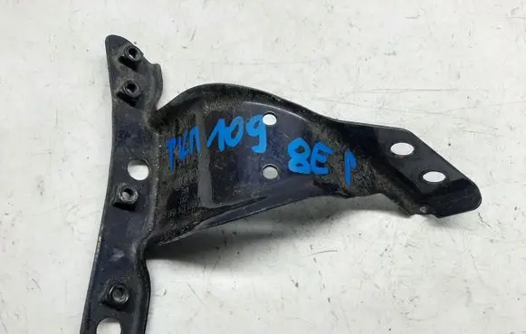 Audi A4 S4 B7 8E 8H Fender mounting bracket 8E0821136AA4B7