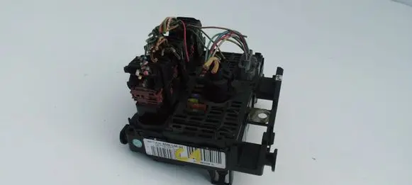Peugeot 207 Fuse module 9667199680