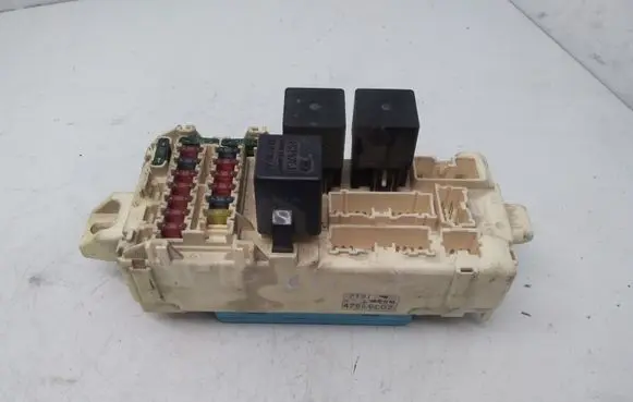 Mitsubishi Galant Fuse module MR24316