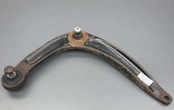 Citroen DS5 Front lower control arm/wishbone 884980