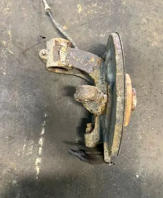Volvo V70 Front wheel hub