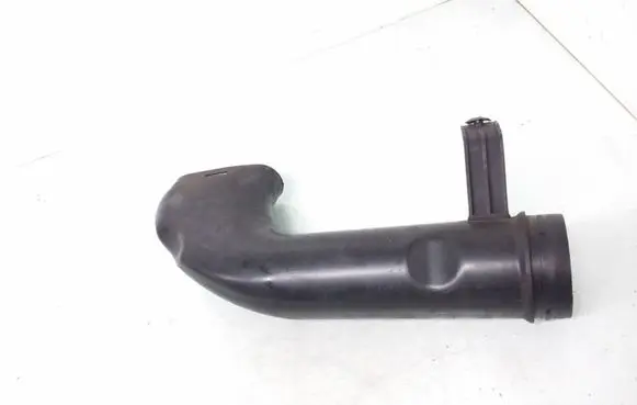 Mercedes-Benz C W203 Air intake duct part A2035280607