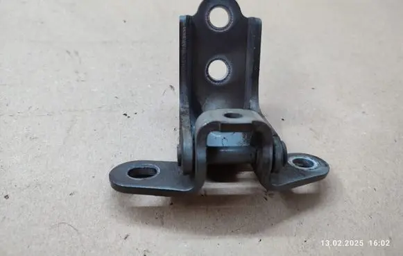Hyundai Tucson TL Front door lower hinge 