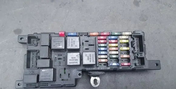 Volvo S80 Fuse module 8637841 518717004