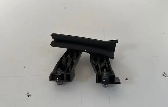 Peugeot 308 Rear door windshield rail 9832154880