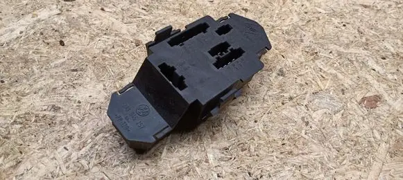 Volkswagen PASSAT B4 Tail light bulb cover holder 3A9945257