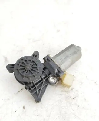 Mercedes-Benz E W210 Front door window regulator motor 0130821709