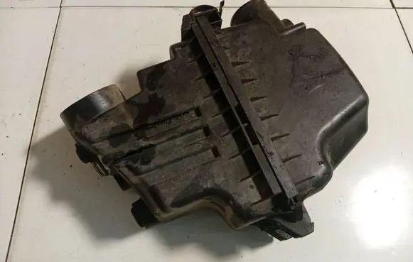 Toyota Yaris Air filter box