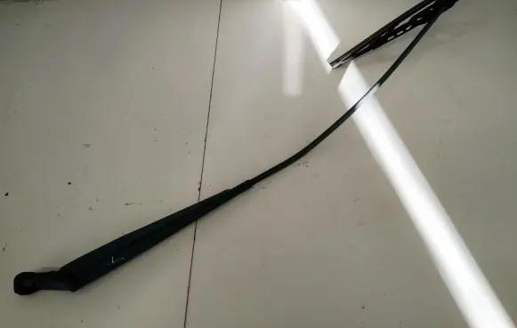 Volkswagen Fox Front wiper blade arm 5z2955409rhd
