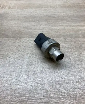Volkswagen Golf IV Air conditioning (A/C) pressure sensor 1J0959126