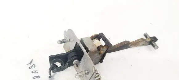 Skoda Octavia Mk2 (1Z) Rear door check strap stopper 