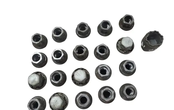 Volvo V40 Cross country Nuts/bolts 