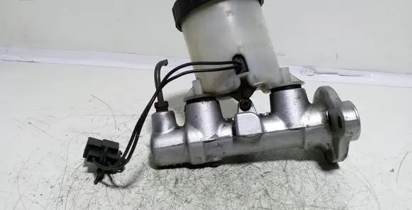 Master brake cylinder