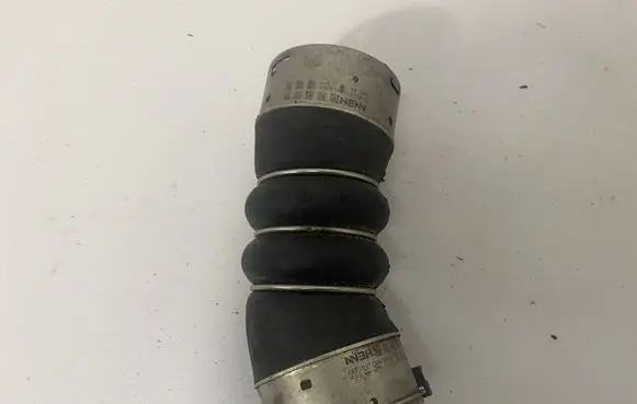 BMW X4 F26 Intercooler hose/pipe 8513450