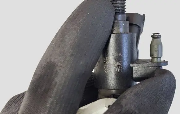 Jaguar XF X250 Fuel injector 9X2Q9K546DB