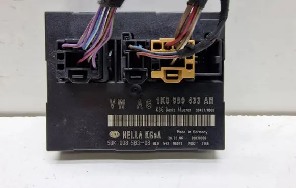 Skoda Octavia Mk2 (1Z) Comfort/convenience module 1K0959433AH 00030000 5DK00858308