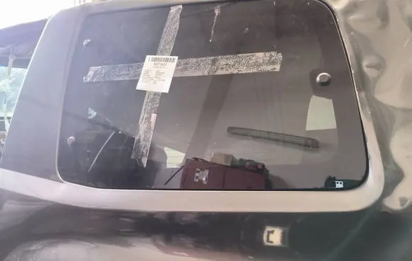 Mitsubishi Pajero Rear windscreen/windshield window