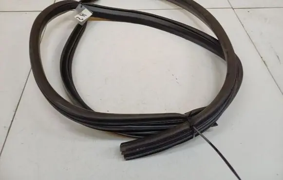 Chrysler Sebring (JS) Rubber seal rear door