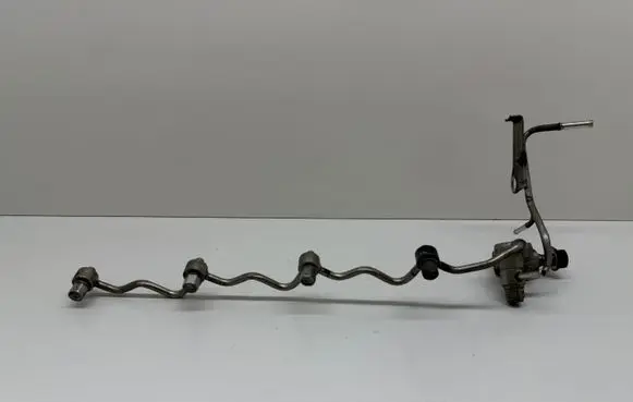 Fuel injector supply line/pipe