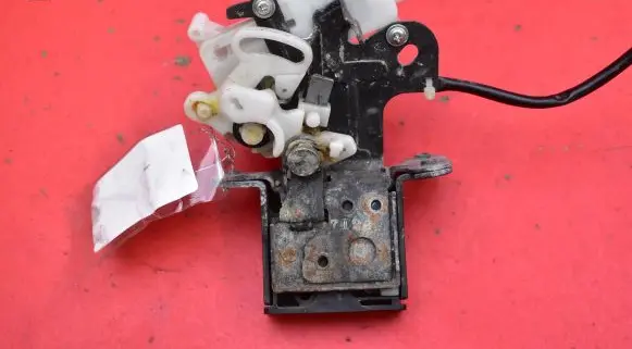 Mazda 3 I Tailgate/trunk/boot lock/catch/latch