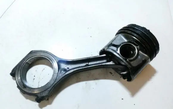 Volkswagen PASSAT B5 Piston with connecting rod