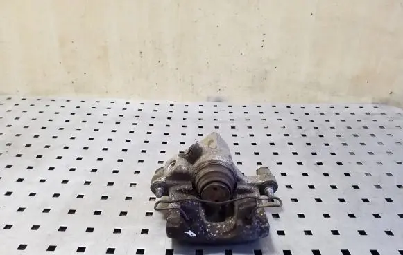 Ford Kuga II Rear brake caliper