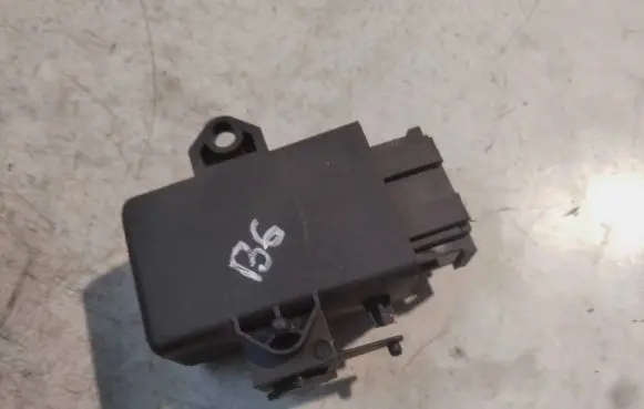 Volkswagen PASSAT B6 Other relay 1Z0959772B