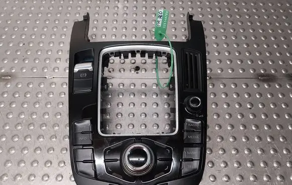Audi A5 8T 8F Central console control unit 8T0919609