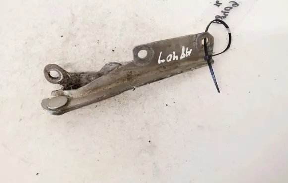 Engine bonnet/hood hinges