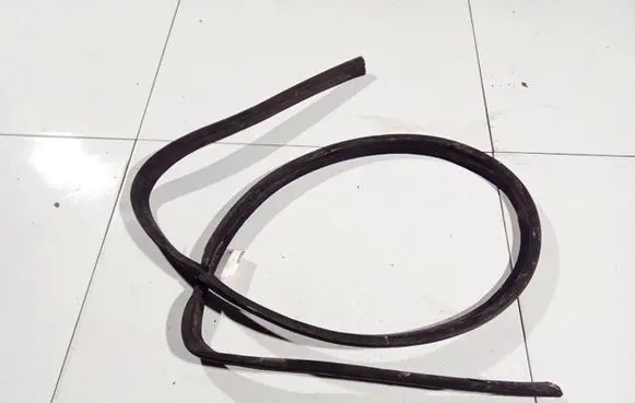 Iveco Daily 40.8 Rubber seal front coupe door 