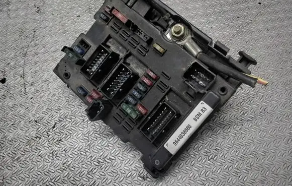 Peugeot 307 Fuse module 9644038680 BSMB3