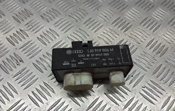 Skoda Fabia Mk2 (5J) Coolant fan relay 1J0919506M