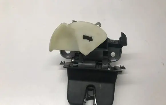 Volkswagen Jetta VII Tailgate/trunk/boot lock/catch/latch 17A827505