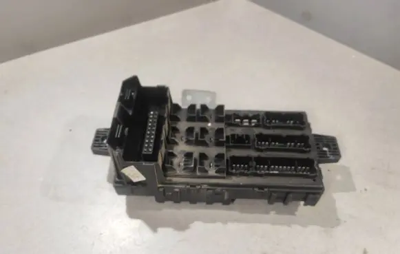 Hyundai Santa Fe Fuse module AK7533 02185D