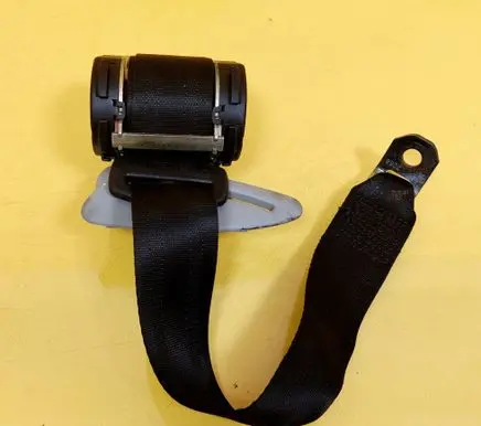 Mitsubishi Carisma Rear seatbelt 0428137