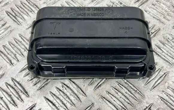 Tesla Model X Quarter panel pressure vent 106803400C