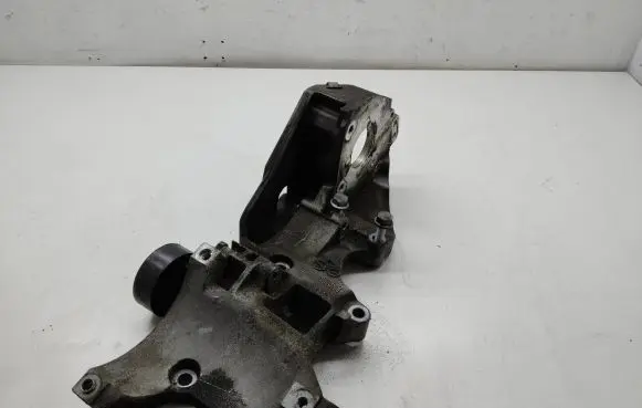 Volkswagen Sharan Engine mounting bracket 03L903143Q