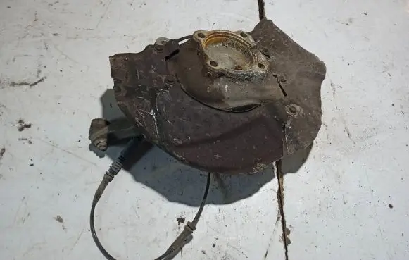 BMW 5 E60 E61 Front wheel hub 6760953