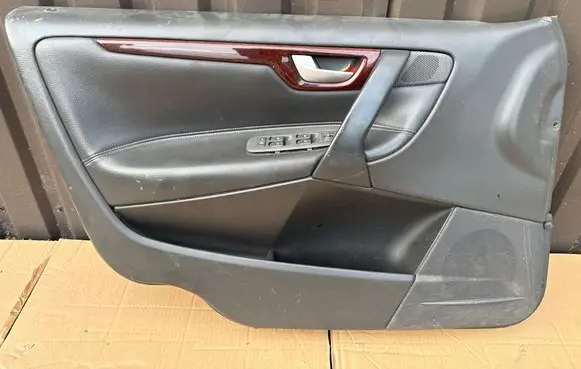Volvo V70 Front door card panel trim 39961518 82000A0947