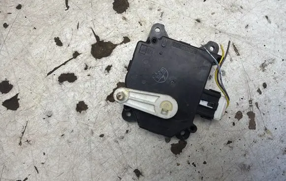 Mazda 3 I Air flap motor/actuator 8610000990