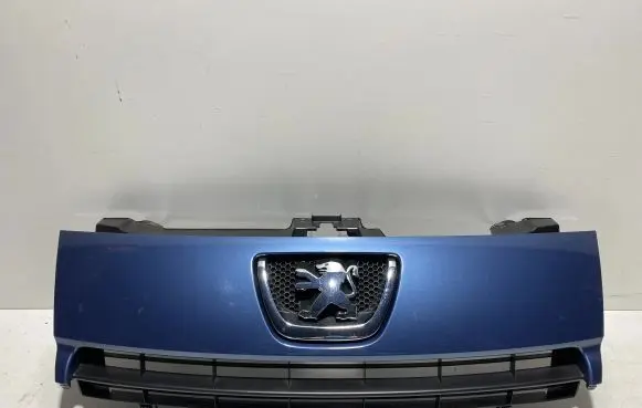 Peugeot Expert Front bumper upper radiator grill 1497644077