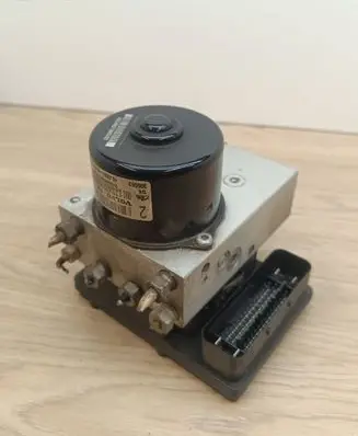 Volvo XC70 ABS Pump P30714952 30714956