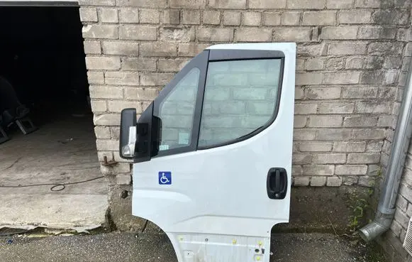 Iveco Daily 6th gen Front door