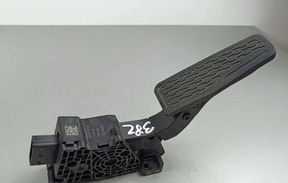 Jeep Wrangler Accelerator throttle pedal 04581893AE 21105A 24936G