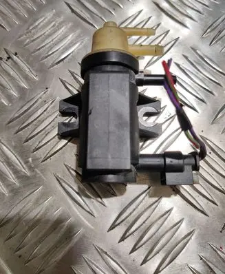 Mercedes-Benz E A207 Turbo solenoid valve A0091533128 70078208 17T349